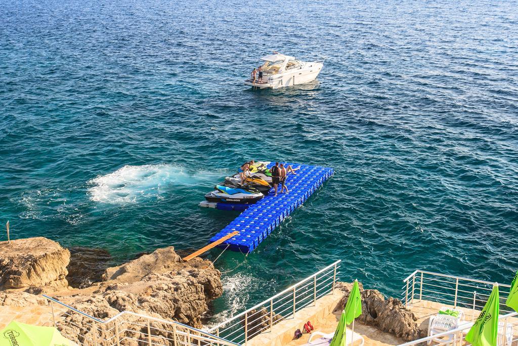Nautilus Apartments Добра вода Екстериор снимка